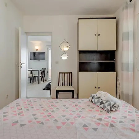 Hug The Horizon Apartman Sevid