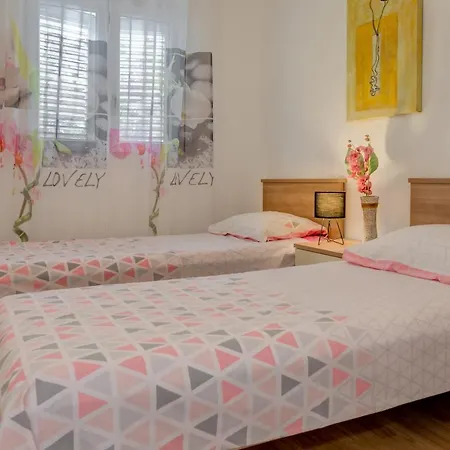 Hug The Horizon Apartman Sevid