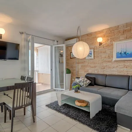 Hug The Horizon Apartman Sevid