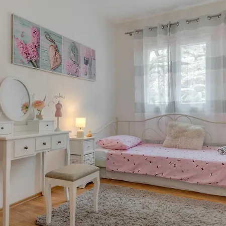 Apartman Hug The Horizon